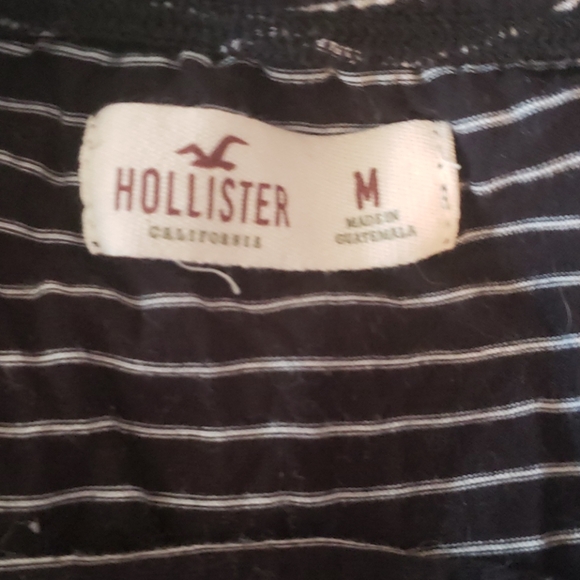 NWOT Off the shoulder Hollister top - Picture 2 of 2